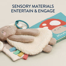 Load image into Gallery viewer, Itzy Learn &amp; Snuggle Gift Set